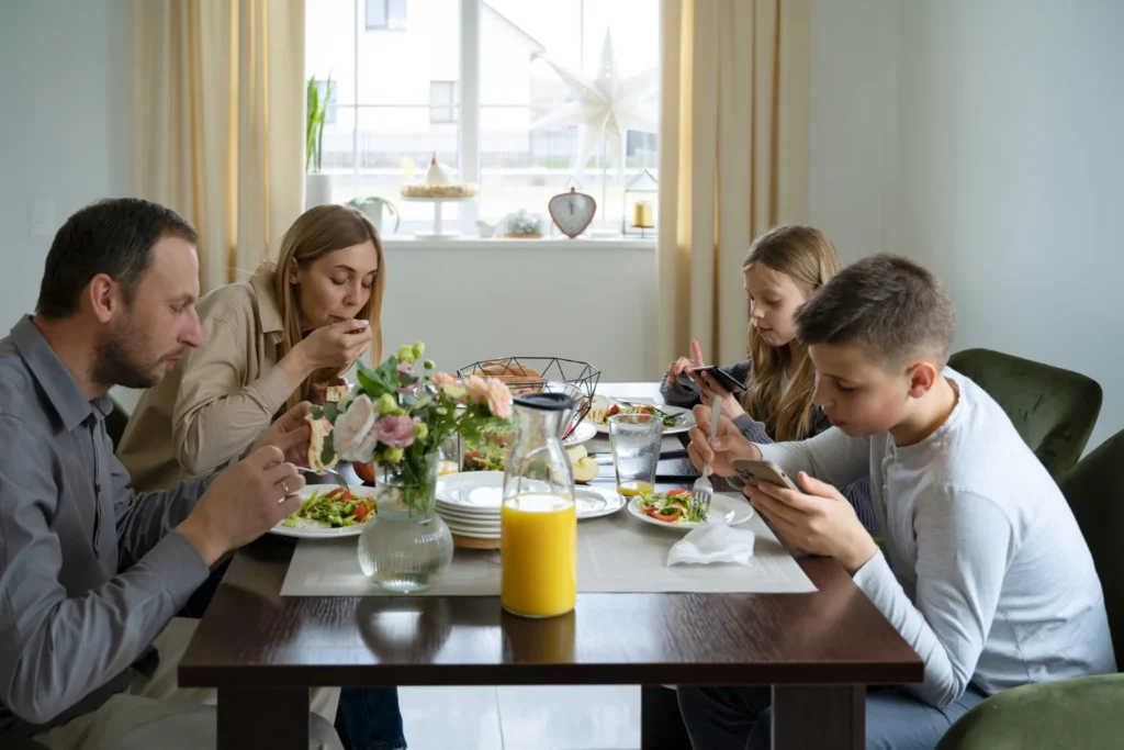 Family Mealtime Routines: Making Time to Eat and Connect Together